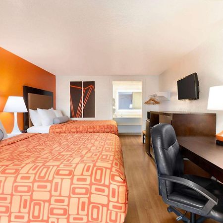 Howard Johnson By Wyndham Harrisonburg Exterior photo