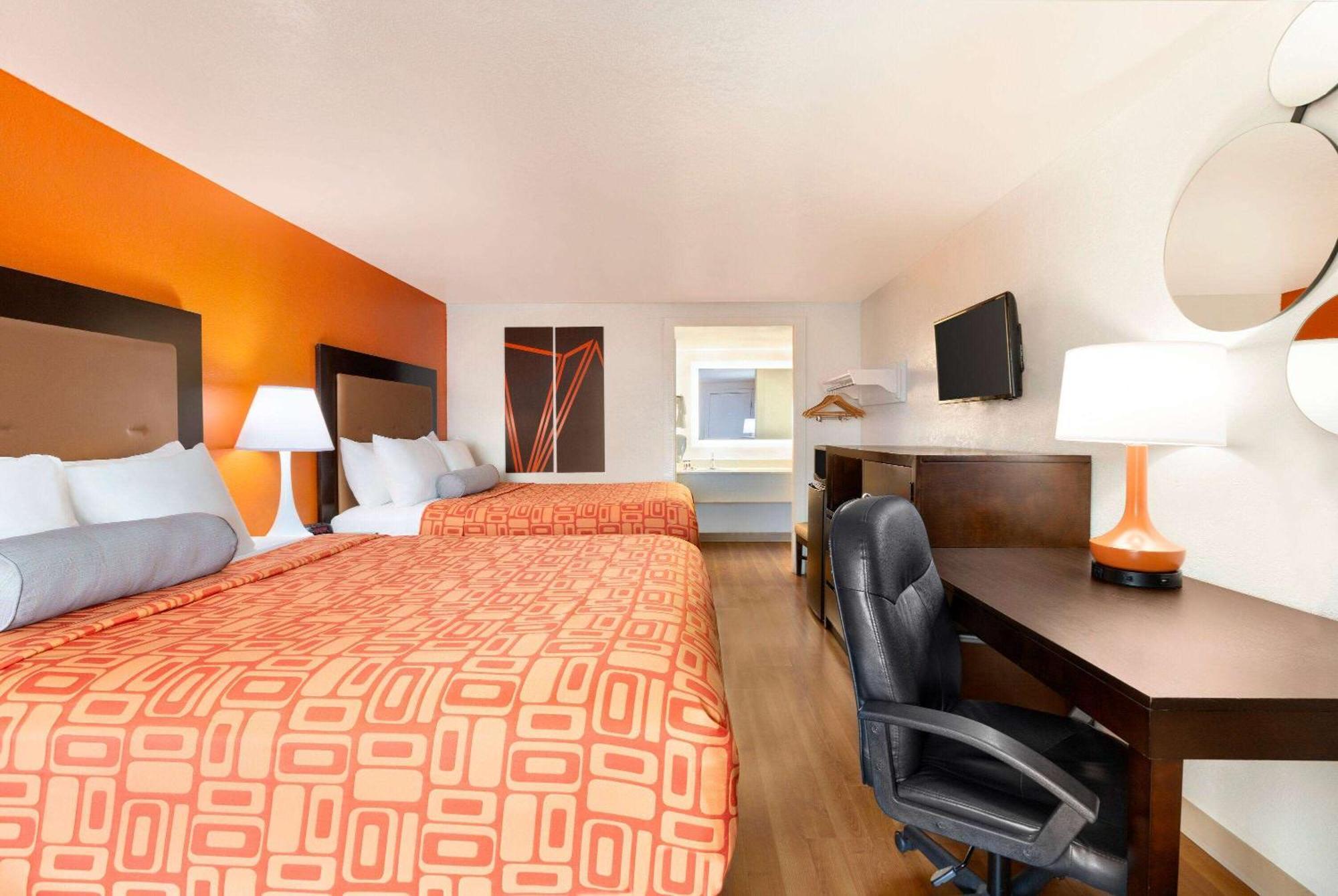 Howard Johnson By Wyndham Harrisonburg Exterior photo