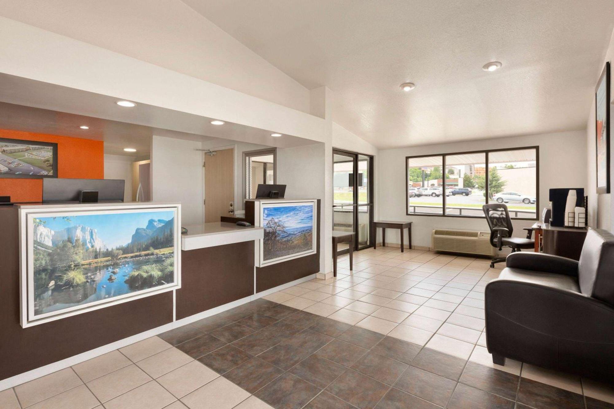 Howard Johnson By Wyndham Harrisonburg Exterior photo